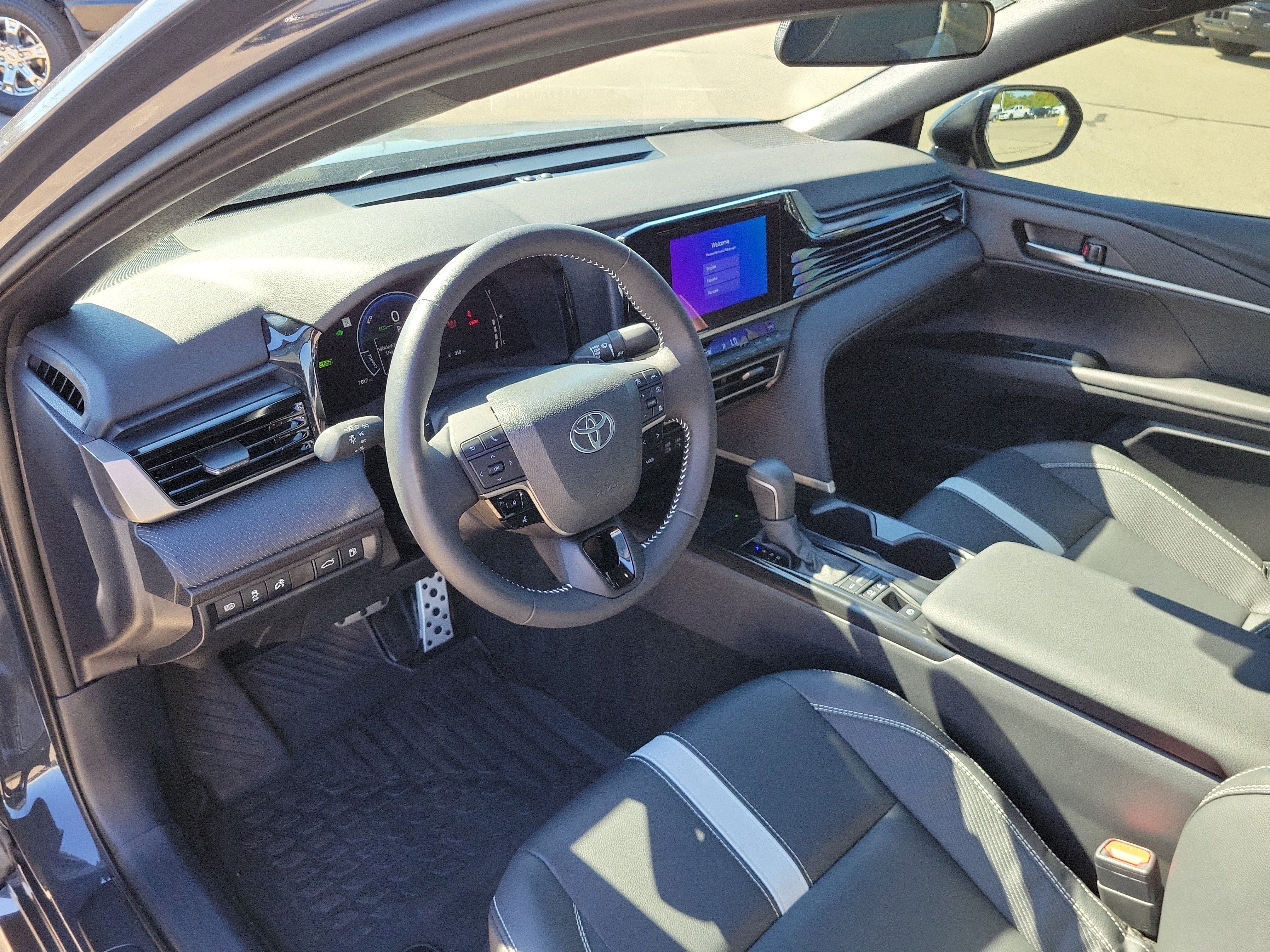 Used 2026 Toyota Camry SE FWD image 17