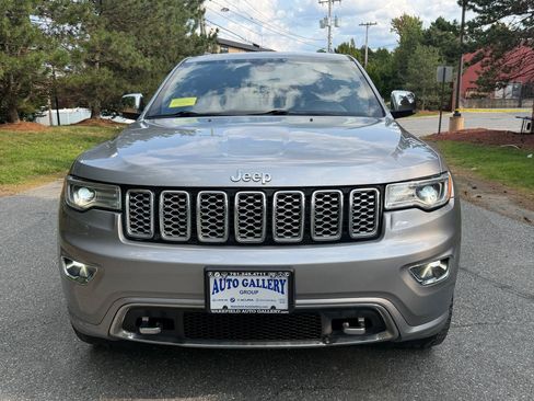 Used 2018 Jeep Grand Cherokee Overland AWD/4WD image 2