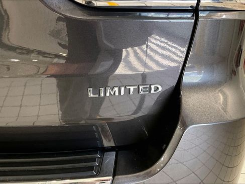 Used 2019 Jeep Grand Cherokee Limited AWD/4WD image 10