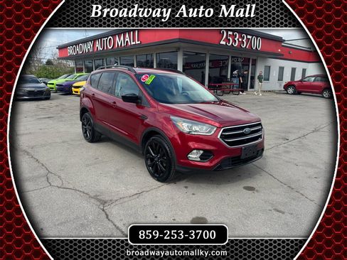 Used 2017 Ford Escape SE w/ Equipment Group 201A image 1