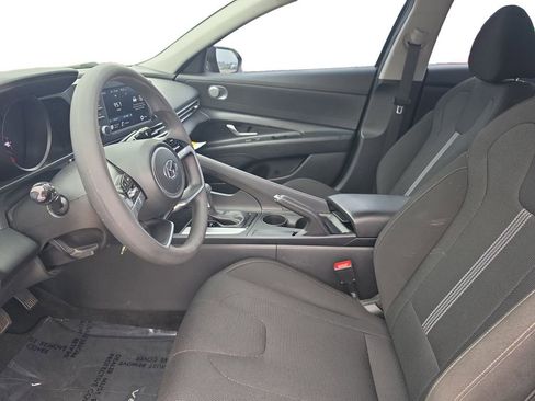 Used 2023 Hyundai Elantra SE FWD image 9