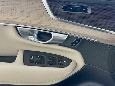 New 2026 Volvo XC90 B5 Core image 17
