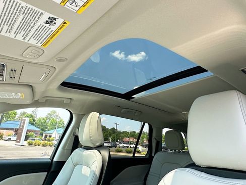New 2026 Lincoln Aviator 2WD image 11