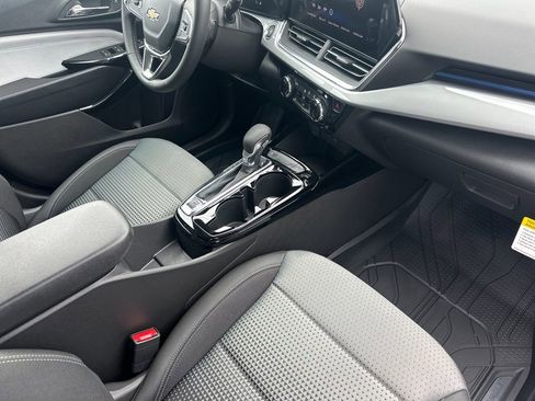 New 2026 Chevrolet Trax LT w/ LT Convenience Package FWD image 15