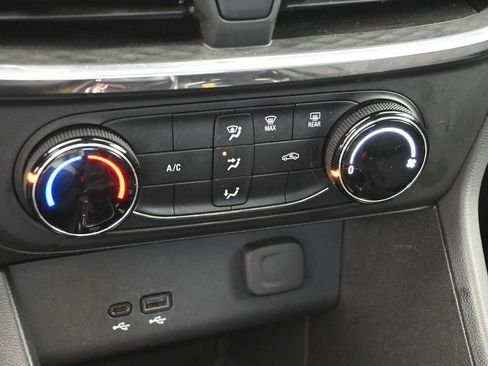 Used 2025 Buick Encore GX Preferred image 25