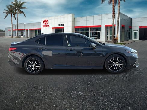 Used 2025 Toyota Camry SE image 2