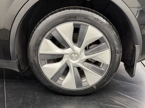Used 2022 Tesla Model Y Long Range AWD/4WD image 17