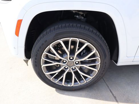 New 2026 Jeep Grand Cherokee Summit AWD/4WD image 19
