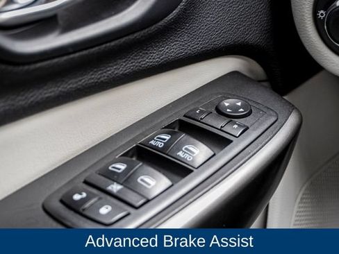 Used 2019 Jeep Cherokee Limited w/ Luxury Group AWD/4WD image 27