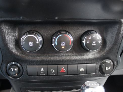 Used 2011 Jeep Wrangler Sahara w/ Connectivity Group AWD/4WD image 25