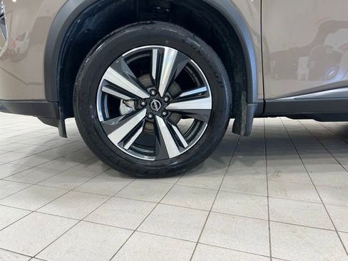 Used 2025 Nissan Rogue SL AWD/4WD image 22