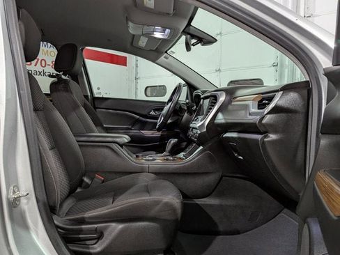 Used 2018 GMC Acadia SLE image 22