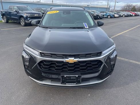 Used 2024 Chevrolet Trax LT w/ LT Convenience Package image 5