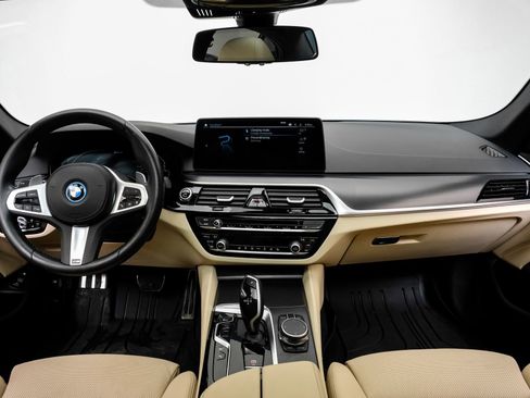 Used 2023 BMW 530e 530e iPerformance w/ M Sport Package image 19