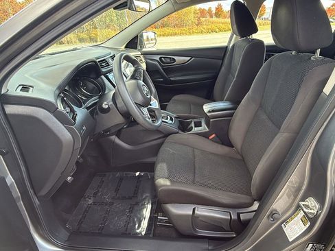 Used 2020 Nissan Rogue Sport S image 25