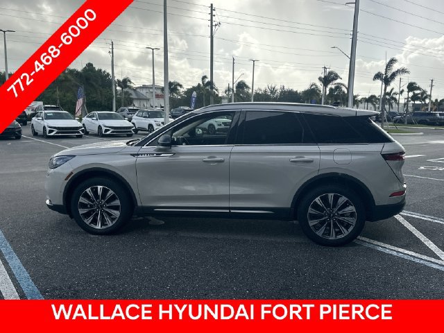 Used 2022 Lincoln Corsair Reserve w/ Equipment Group 201A FWD image 9