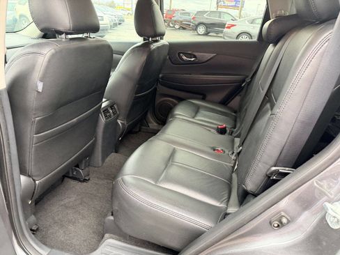 Used 2017 Nissan Rogue SV image 6