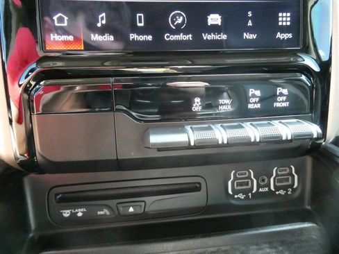 Used 2019 RAM 1500 Laramie AWD/4WD image 28
