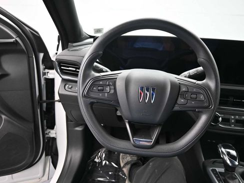 Used 2024 Buick Envista Preferred FWD image 18