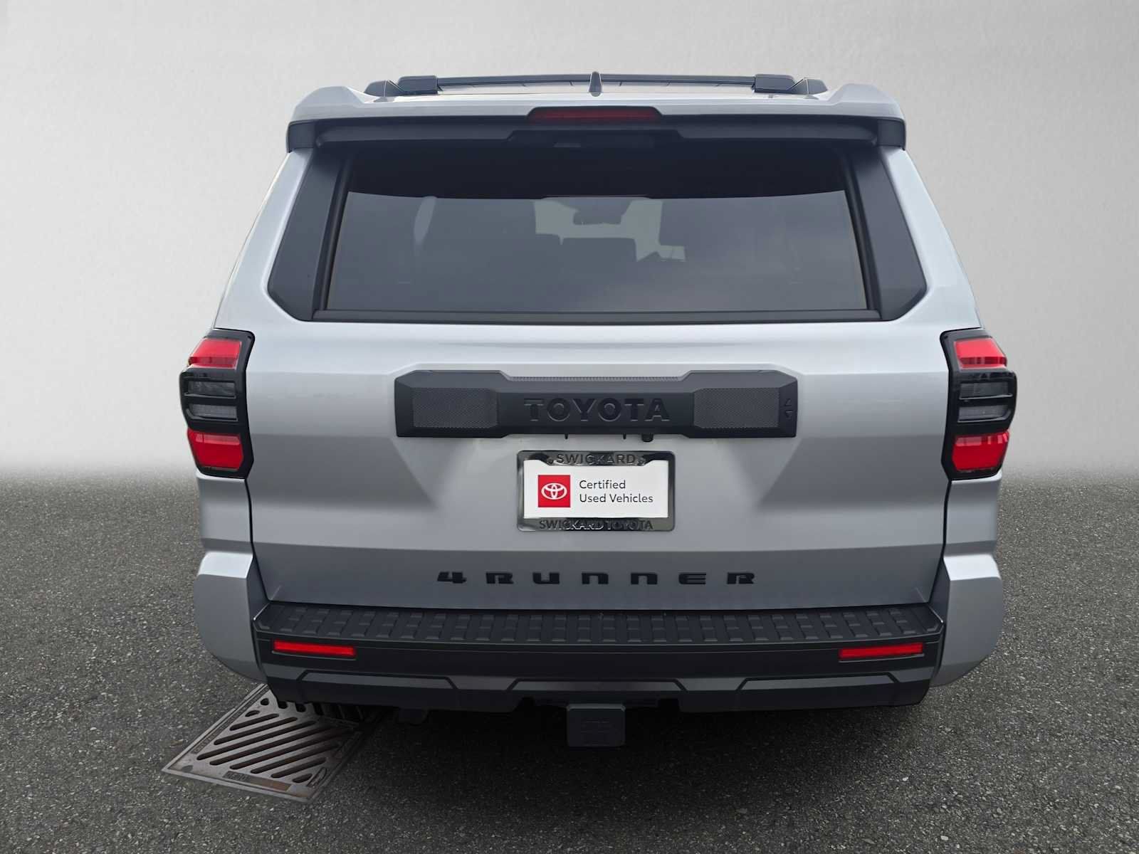 Certified 2025 Toyota 4Runner SR5 AWD/4WD image 4