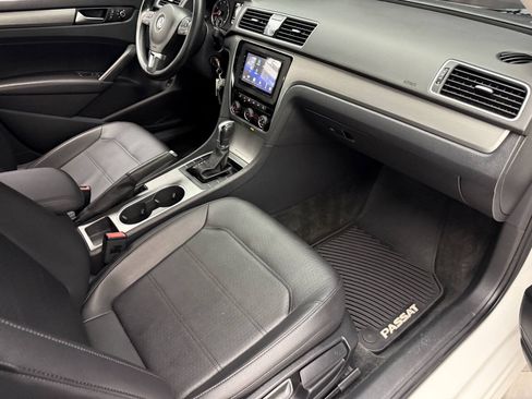 Used 2015 Volkswagen Passat 1.8T SE FWD image 18