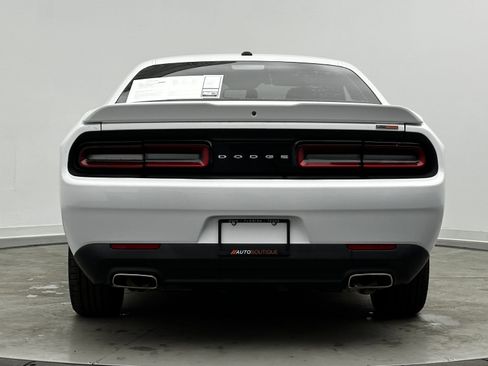 Used 2019 Dodge Challenger SXT image 6