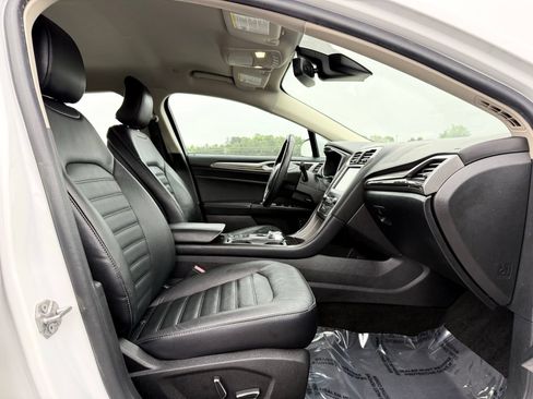 Used 2018 Ford Fusion SE w/ Equipment Group 602A FWD image 22