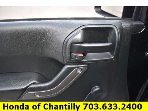 Used 2017 Jeep Wrangler Sport AWD/4WD image 18