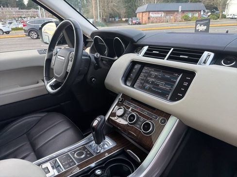 Used 2014 Land Rover Range Rover Sport HSE image 20
