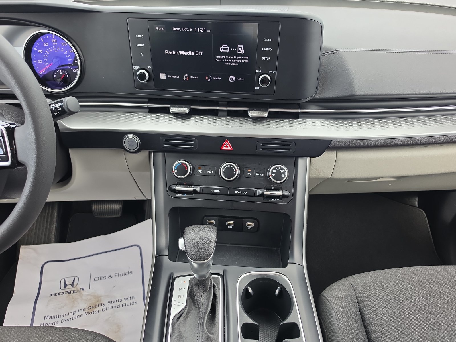 Used 2024 Kia Carnival LX FWD image 9