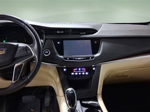 Used 2018 Cadillac XT5 Luxury w/ Driver Awareness Package image 10