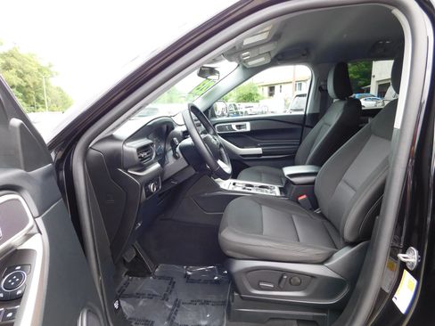 Used 2023 Ford Explorer XLT AWD/4WD image 18