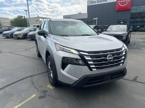 Used 2024 Nissan Rogue S FWD image 2
