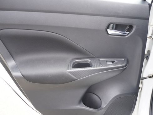 Used 2021 Nissan Versa SV FWD image 11
