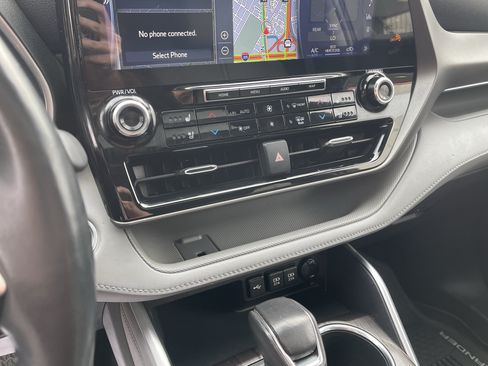 Certified 2020 Toyota Highlander Limited AWD/4WD image 25