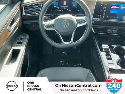 Used 2025 Volkswagen Atlas SE AWD/4WD image 15