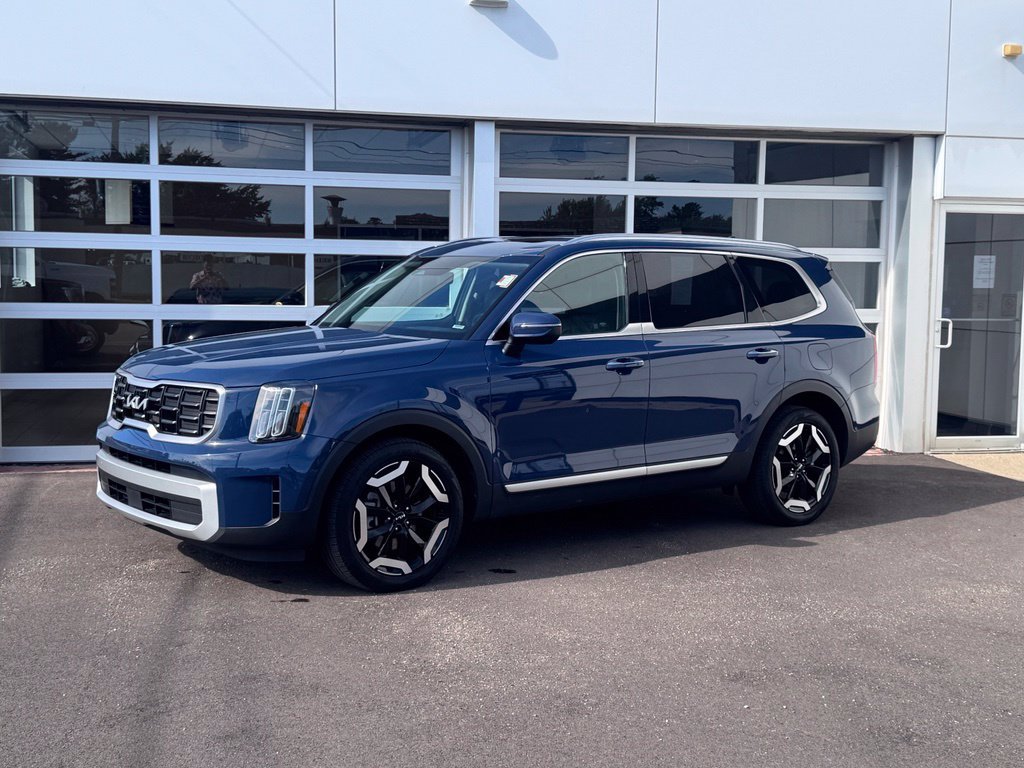 Used 2025 Kia Telluride S AWD/4WD image 2