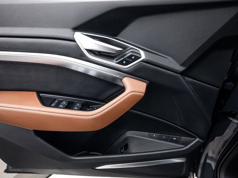 Certified 2024 Audi Q8 e-tron Premium Plus image 15