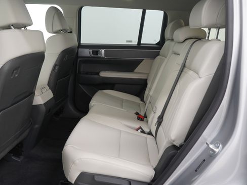 Used 2025 Hyundai Santa Fe SEL image 18