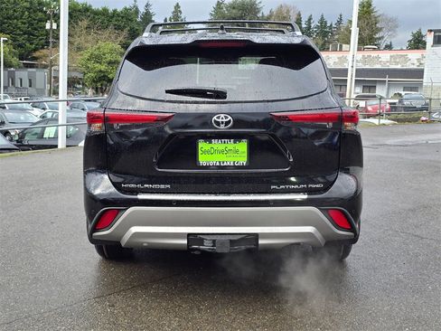 New 2026 Toyota Highlander Platinum image 6
