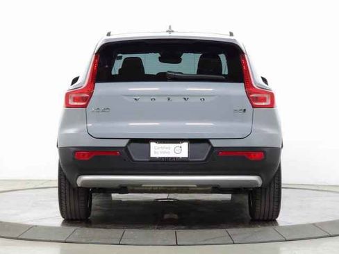 Certified 2025 Volvo XC40 B5 Core image 9