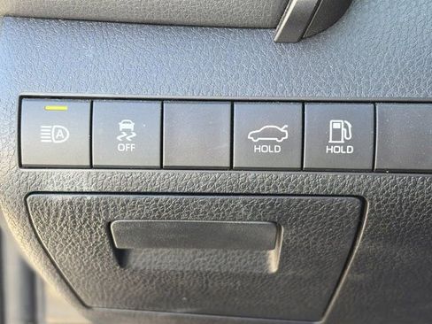 Used 2020 Toyota Camry SE image 13