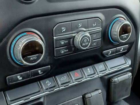 Used 2021 Chevrolet Silverado 1500 LT Trail Boss w/ Convenience Package II AWD/4WD image 26