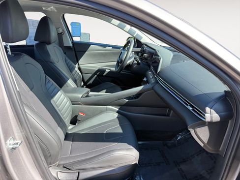 Certified 2023 Hyundai Elantra Limited FWD image 19