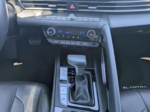 Used 2023 Hyundai Elantra Limited FWD image 18