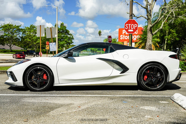 Used 2021 Chevrolet Corvette Stingray Premium Conv w/ Z51 Performance Package RWD image 14