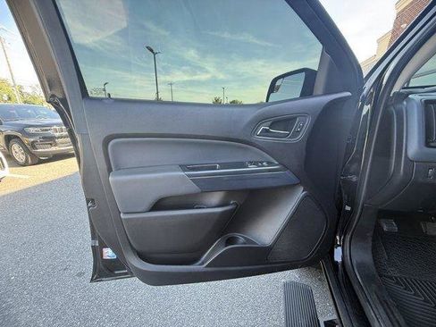 Used 2021 Chevrolet Colorado Z71 w/ Z71 Midnight Edition AWD/4WD image 15