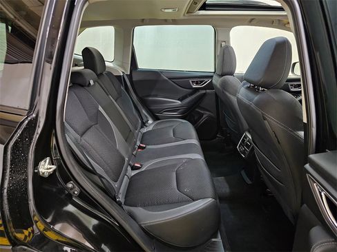 Used 2022 Subaru Forester Premium image 12