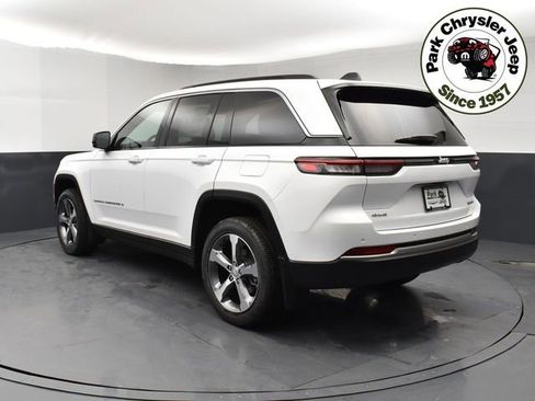 New 2026 Jeep Grand Cherokee Limited w/ Trailer Tow Package AWD/4WD image 4