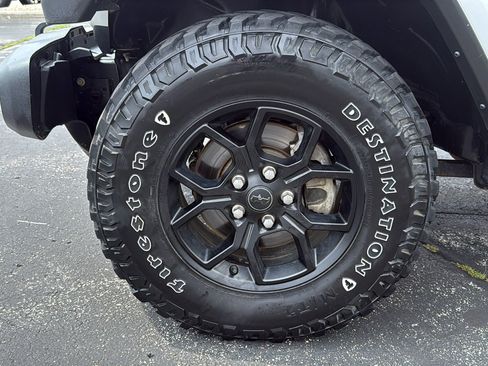 Used 2024 Jeep Gladiator Sport AWD/4WD image 5